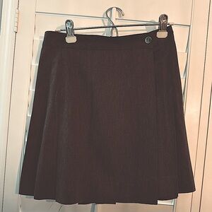 Grey pleated Gap mini skirt in good condition.